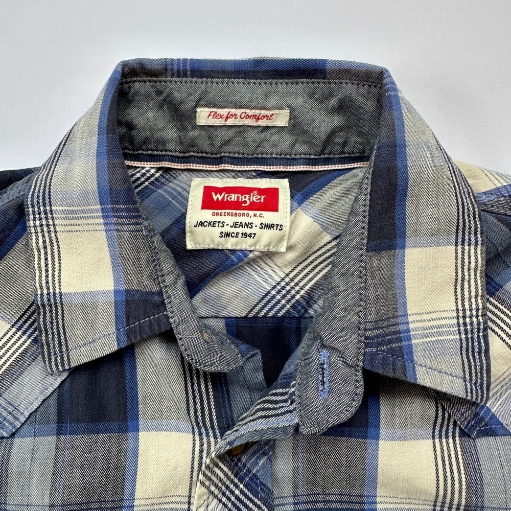 Men’s Wrangler Long Sleeved Shirt
Size Large - Picture 5 of 8